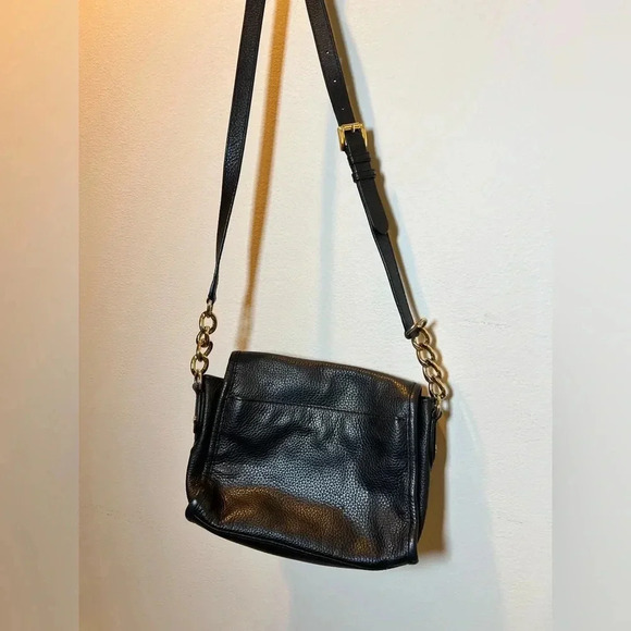 Michael Kors crossbody shoulder bag 
Good used condition - Picture 3 of 4